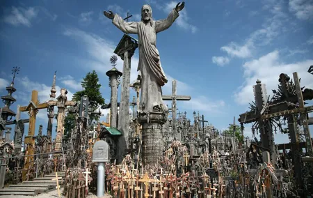 Private Full-Day Trip to Hill of Crosses, Rundale Palace & Bauska