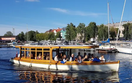 Boat tour City Canal and Daugava River with audioguide