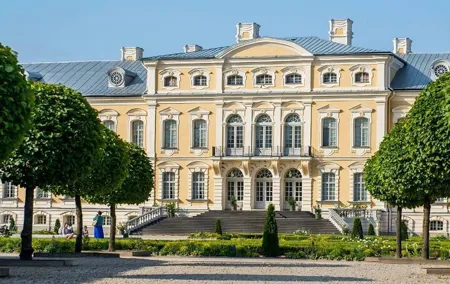Explore the Baltics: Riga - Vilnius / Vilnius - Riga Daytrip