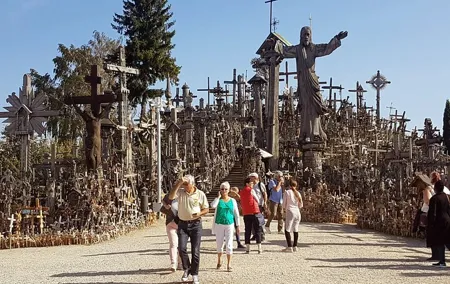 Full-Day Private Trip, Hill of Crosses, Rundale and Bauska Castle