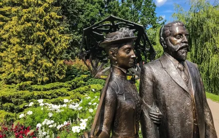 Riga city game: an alternative route through parks - and time