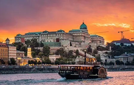 Budapest Historical Cruise with Welcome Frizzante & Audio Guide