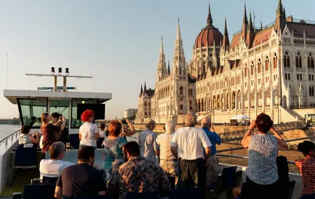 Budapest Danube Sightseeing Cruise with Drink and Audio Guide