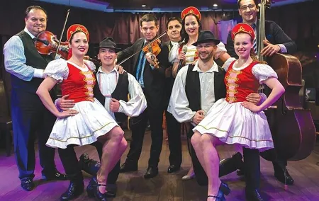 4 course Dinner Cruise with Operetta, Folk Show and Welcome Drink