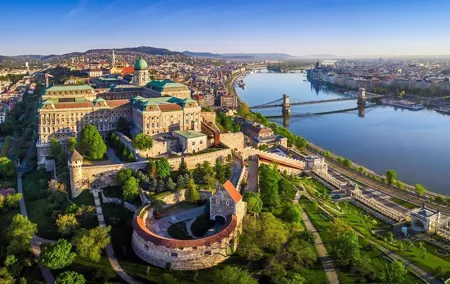 Budapest: 3-Hour Live-guided Bus Tour + 1-hour River Cruise
