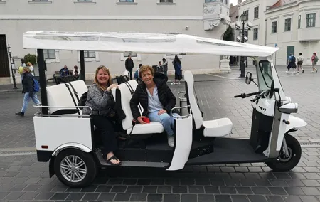 Private Sightseeing Tour using Electric Tuk Tuk Ride in Budapest