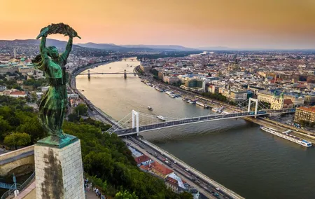Welcome to Budapest 3 hrs Must See Private Tour by car