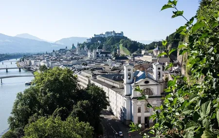Budapest to Salzburg - 2h of Sightseeing Private Car Transfer