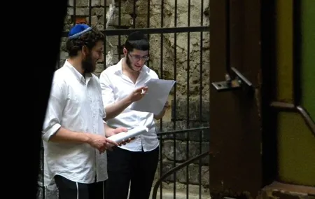 Past and Present of Budapest Jewish District Tour