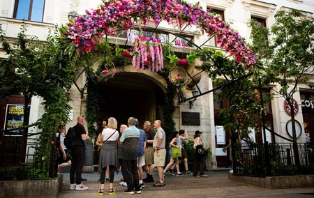 Budapest Ruin Bars: Evening Walking Tour with Drinks & Snacks