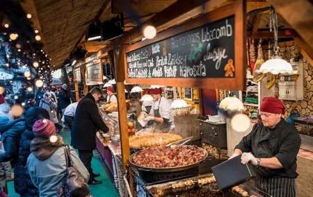 Budapest Wonderland - A Christmas Market Tour with Chimney Cake & Mulled Wine