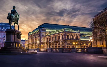 Budapest to Vienna - Private Transfer with 2 hours of Sightseeing
