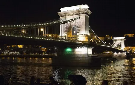 Bright Lights of Budapest Night Tour with Boat Cruise and Wine