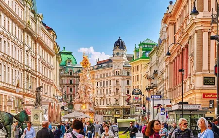 Private Transfer from Budapest to Vienna with 2h of Sightseeing, Local Driver