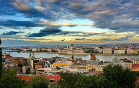 Budapest Private 4 Hour City Tour Experience with a car / van