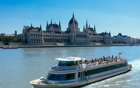 Budapest Walk and Cruise Boat Ticket Included