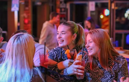 Budapest: Bar Crawl Tour with Drinks and Shots Included