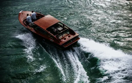 Luxurious, private day cruise with a waterlimousine to Szentendre