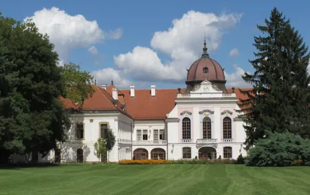 Godollo Sisi Castle and Szentendre Full-Day Private Tour from Budapest
