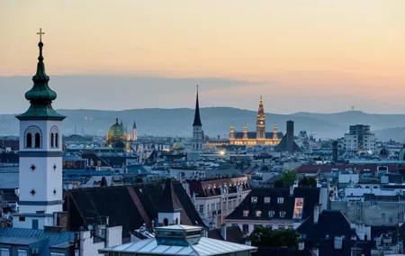 Private Scenic Transfer from Budapest to Vienna with 4h of Sightseeing