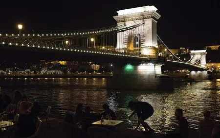 Budapest Evening Sightseeing Cruise with your own Chauffeur