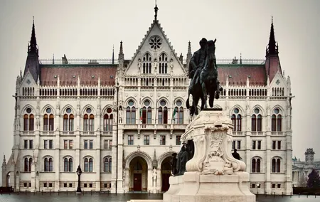 Capital Budapest - Half Day Private Tour (4hr)