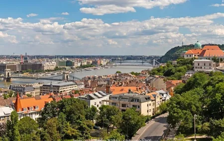 A Day in Budapest: Private Tour with Tickets Included