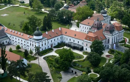 Private Historical Tour in Queen Elisabeth Palace