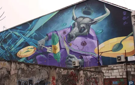 Budapest Urban Art - Private Street Art Tour with a Drink in a Ruin Bar