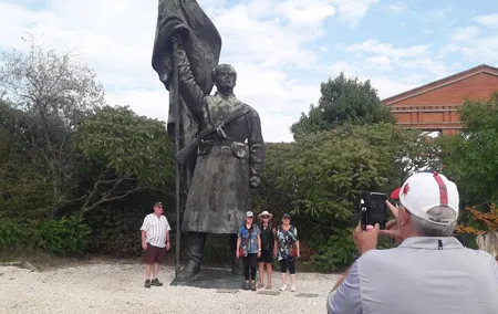 Minivan to Communist Statues and Memento Park with Live Guide