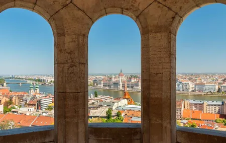 Live virtual walking tour in the Buda Castle quarter