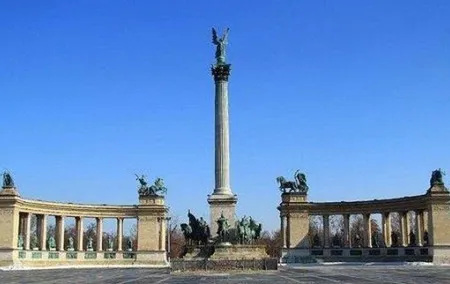 Budapest Private 2 hrs. Mercedes Sightseeing Tour