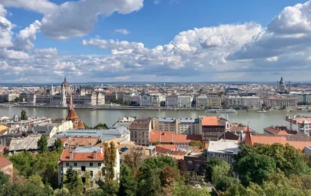 Half day private walking tour on the BUDA side