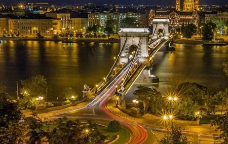 Budapest Illumination Tour with Car