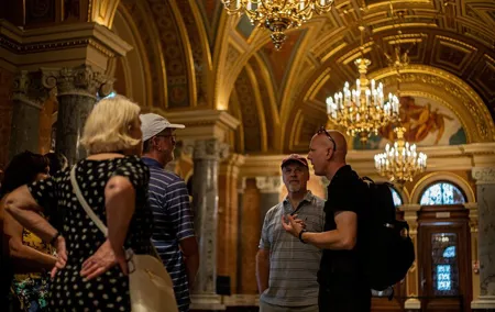 Private Budapest 101: Half Day Walking Tour with Chimney Cake