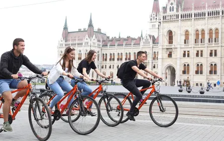 Budapest: Private Fahrradtour - optional mit E-Bikes