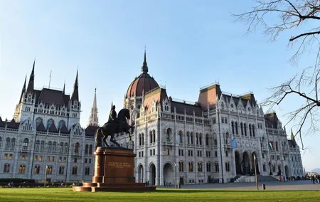 Budapest’s District V city game: curious sculptural journey