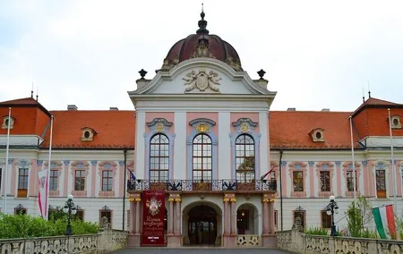 Sisi Palace Tour with Hungarian Horse Show and Lunch