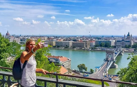 3 Hours Budapest Walking Private Tour with Food Tasting