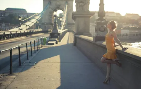 Iconic Moments at Chain Bridge Photoshoot Experience