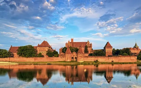 Malbork Castle Tour: 6-Hour Private Tour to The Largest Castle in The World