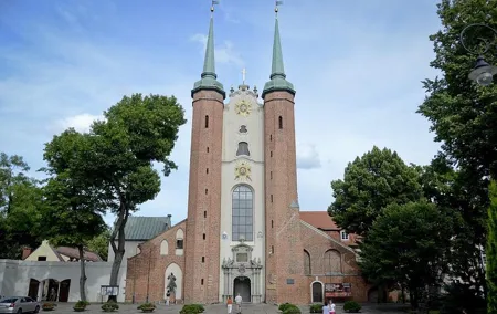 Oliwa Cathedral in Gdansk & Trip to Park - 2h private trip by luxury car