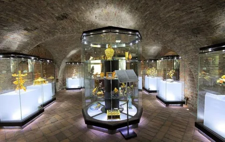Private Shore Excursion: Walking Tour of Gdansk + Amber Museum + Malbork Castle