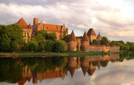 Full-Day Private Guided Tour to Stutthof Concentration Camp and Malbork Castle