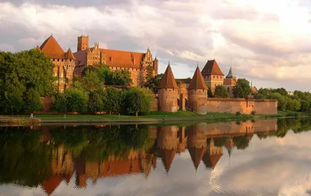 6 Hours Teutonic Castle Tour in Malbork