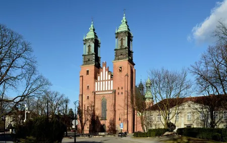 Poznan: Srodka District and Cathedral Island Private Walking Tour