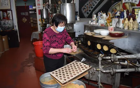 Chinatown Food & History Walking Tour - Small Group