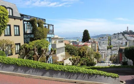 San Francisco Urban Hike: Coit Tower, Lombard Street and North Beach