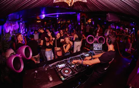 Ultimate San Francisco Pub Crawl + Clubbing Experience