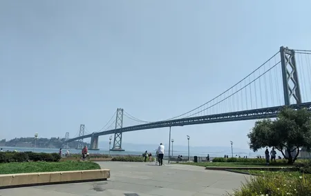 San Francisco Embarcadero Scavenger Hunt Walking Tour and Game